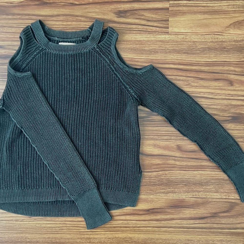 Grey cutout top